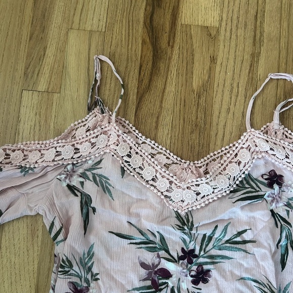 Aeropostale Women’s Pink Floral Laced Sleeveless Top Sz Large - Picture 2 of 6